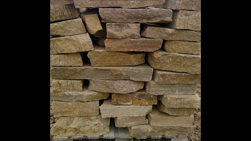 Kamenclub.ru: Песчаник пластушка желтый с рисунком (4-6 см)  купить в Костроме плитняк пластушка желтый с рисунком песчаник 9 000 руб/м3   фото КАМЕНЬ КЛУБ