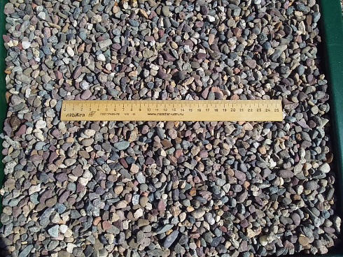 Kamenclub.ru: Галька речная окат цветная фр.5-10 мм. купить  в Костроме галька речная белый, серый, красноватый, синий, темно-серый речная окатанная галька декоративная 6800 руб/т   фото КАМЕНЬ КЛУБ