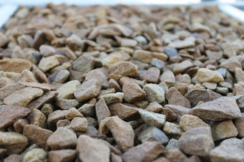 Kamenclub.ru: Щебень крошка желтый (песчаник) фр. 20-40 мм.  купить в Костроме песчаник бежевый рыжий каменная крошка песчаника 9500 руб/т   фото КАМЕНЬ КЛУБ