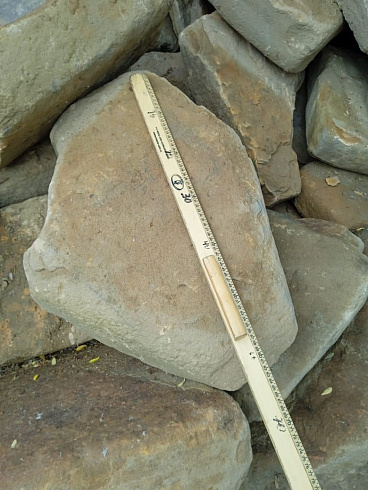 Kamenclub.ru: Песчаник для мощения дорожек, площадок, парковок ( фр 5-10 см)  купить в Костроме песчаник  серый желтый коричневый рыжий песчаник оголтованный окатанный 6500 руб/т   фото КАМЕНЬ КЛУБ