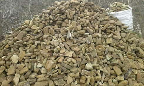 Kamenclub.ru: Песчаник для строительства и кладки блочный (фр 100-200 мм)  купить в Костроме песчаник бежевый серый рыжий валун мелкий для строительства песчаник 6500 руб/т   фото КАМЕНЬ КЛУБ