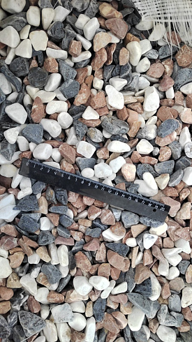 Kamenclub.ru: Мраморная крошка (щебень галтованный микс:белый-зеленый-розовый) фр.20-40 мм.  купить в Костроме мрамор белый, зеленый, розовый мрамор декоративный (галтовка) 15500 руб/т   фото КАМЕНЬ КЛУБ