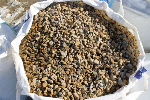 Kamenclub.ru: Щебень крошка желтый (песчаник) фр. 20-40 мм.  купить в Костроме песчаник бежевый рыжий каменная крошка песчаника 9500 руб/т   фото КАМЕНЬ КЛУБ