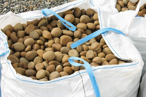 Kamenclub.ru: Песчаник ядра, фр. 100-300 мм  купить в Костроме песчаник бежевый серый рыжий речная галька 5 000 руб/т   фото КАМЕНЬ КЛУБ