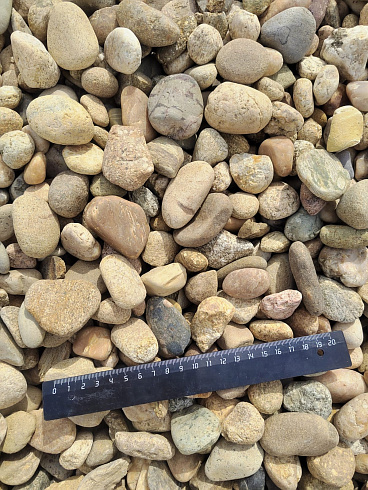 Kamenclub.ru: Галька речная окат рыжая фр. 20-40 мм. купить  в Костроме галька речная окатанная рыжая желтая серая округлая речная галька 5000 руб/т   фото КАМЕНЬ КЛУБ