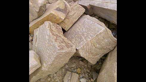 Kamenclub.ru: Песчаник пластушка желтый с рисунком (4-6 см)  купить в Костроме плитняк пластушка желтый с рисунком песчаник 9 000 руб/м3   фото КАМЕНЬ КЛУБ