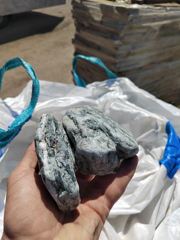 фото Галтованный жадеит (фр. 70-100 мм)  купить в Костроме в интернет-портале КАМЕНЬ КЛУБ