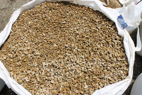 Kamenclub.ru: Щебень крошка желтый (песчаник) фр. 10-20 мм.  купить в Костроме песчаник бежевый, серый, рыжий декоративный ландшафтный щебень колотый 9500 руб/т   фото КАМЕНЬ КЛУБ