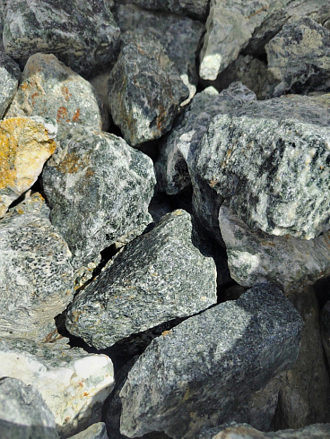 фото Галтованный жадеит (фр. 70-100 мм)  купить в Костроме в интернет-портале КАМЕНЬ КЛУБ