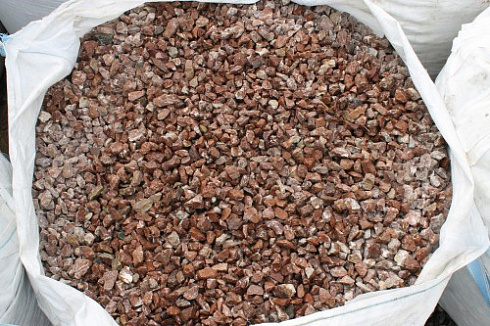 Kamenclub.ru: Мраморная крошка (щебень крошка розовый) фр. 20-40 мм.  купить в Костроме мрамор розовый, красный мраморная крошка декоративная 11000 руб/т   фото КАМЕНЬ КЛУБ