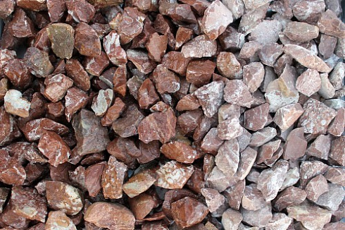 Kamenclub.ru: Мраморная крошка (щебень крошка розовый) фр. 20-40 мм.  купить в Костроме мрамор розовый, красный мраморная крошка декоративная 11000 руб/т   фото КАМЕНЬ КЛУБ