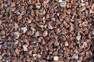 Kamenclub.ru: Мраморная крошка (щебень галтованный розовый) фр.40-70 мм.  купить в Костроме мрамор розовый, красный галтовка мраморная щебня 15000 руб/т   фото КАМЕНЬ КЛУБ