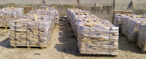 Kamenclub.ru: Песчаник пластушка галтованный желтый с рисунком (3 см)  купить в Костроме плитняк - пластушка желтый песчаник 21000 руб/м3   фото КАМЕНЬ КЛУБ