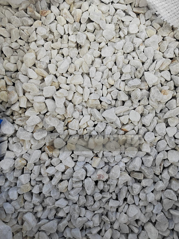 Kamenclub.ru: Мраморная крошка, щебень, цвет-белый, фр. 10-20 мм.  купить в Костроме мрамор белый, молочный айвори каменная ландшафтная декоративная крошка шебня 12000 руб/т   фото КАМЕНЬ КЛУБ