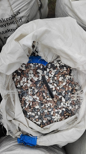 Kamenclub.ru: Мраморная крошка (щебень галтованный микс:белый-зеленый-розовый) фр.20-40 мм.  купить в Костроме мрамор белый, зеленый, розовый мрамор декоративный (галтовка) 15500 руб/т   фото КАМЕНЬ КЛУБ