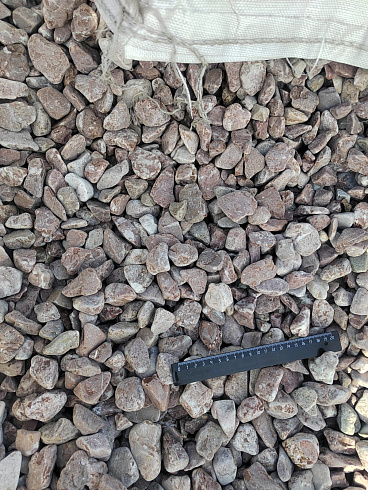 Kamenclub.ru: Мраморная крошка (щебень галтованный розовый) фр.20-40 мм.  купить в Костроме мрамор розовый, красный оголтованный округлый щебень  15000 руб/т   фото КАМЕНЬ КЛУБ