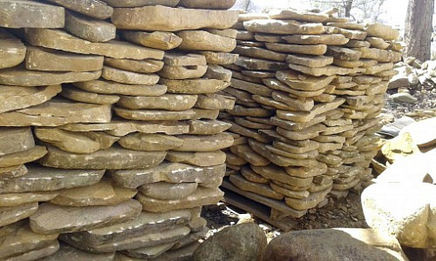 Kamenclub.ru: Песчаник колотый для облицовки (фр. 2-3 см)  купить в Костроме песчаник бежевый серый рыжий песчаник строительный 5000 руб/т   фото КАМЕНЬ КЛУБ