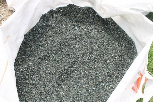 Kamenclub.ru: Щебень крошка зеленый (змеевик) фр. 5-10 мм  купить в Костроме змеевик зеленый, салатовый ландшафтный декоративный щебень крошка 7 200 руб/т   фото КАМЕНЬ КЛУБ