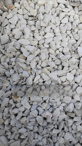 Kamenclub.ru: Мраморная крошка, щебень, цвет-белый, фр. 5-10 мм.  купить в Костроме мрамор белый, айвори, молочный мраморная каменная крошка ландшафтная 12000 руб/т   фото КАМЕНЬ КЛУБ