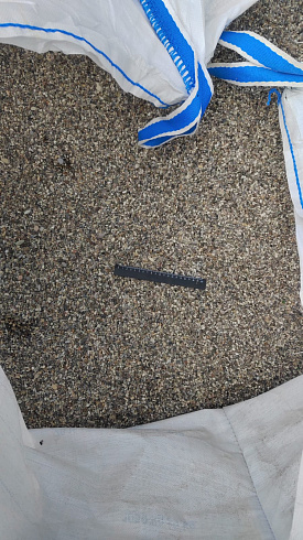 Kamenclub.ru: Галька речная окат (серая) фр.3-5 мм купить  в Костроме галька речная серая бежевый темно-серый окатанный речной камень округлый 9500 руб/т   фото КАМЕНЬ КЛУБ