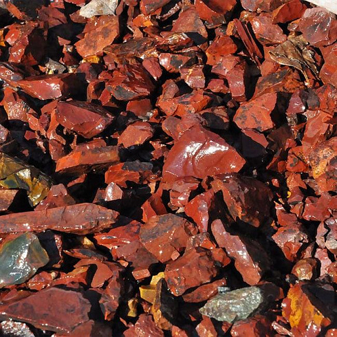 Kamenclub.ru: Щебень крошка красный (ЯШМА) фр. 20-40 мм.  купить в Костроме яшма красный, бордовый декоративный ландшафтный щебень 9000 руб/т   фото КАМЕНЬ КЛУБ
