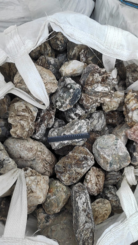 Kamenclub.ru: Кварцевый валунчик фр.100-300 мм.  купить в Костроме кварц белый, бежевый молочный рыжий крупный природный камень галечник 7850 руб/т   фото КАМЕНЬ КЛУБ