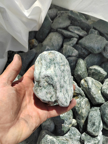 фото Галтованный жадеит (фр. 70-100 мм)  купить в Костроме в интернет-портале КАМЕНЬ КЛУБ