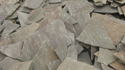 Kamenclub.ru: Песчаник пластушка серо-зеленый (3,0 см)  купить в Костроме песчаник серо-зеленый, серый, зеленый песчаник пластушка колотый рваный ландшафтный 10200 руб/м3   фото КАМЕНЬ КЛУБ