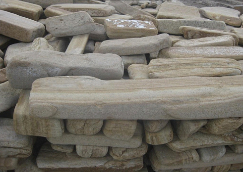 Kamenclub.ru: Песчаник пластушка галтованный желтый с рисунком (3 см)  купить в Костроме плитняк - пластушка желтый песчаник 21000 руб/м3   фото КАМЕНЬ КЛУБ