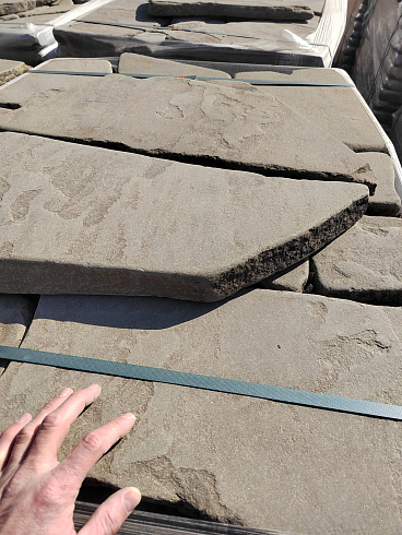 Kamenclub.ru: Песчаник галтованный для облицовки (фр. 2-5 см)  купить в Костроме песчник рыжий желтый серый песчаник окатанный речной 6 000 руб/т   фото КАМЕНЬ КЛУБ