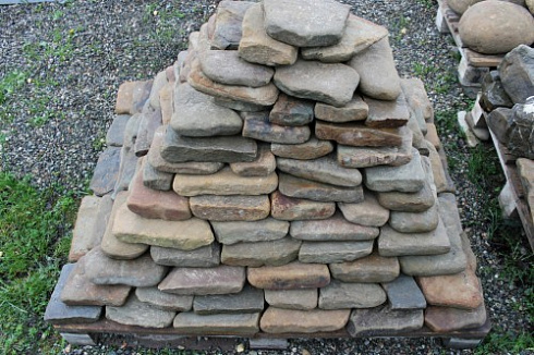 Kamenclub.ru: Песчаник галтованный для облицовки (фр. 2-5 см)  купить в Костроме песчник рыжий желтый серый песчаник окатанный речной 6 000 руб/т   фото КАМЕНЬ КЛУБ