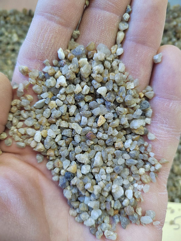 Кварцевый песок для площадок фр. 2-5 мм.  купить в Костроме фото Камень Клуб