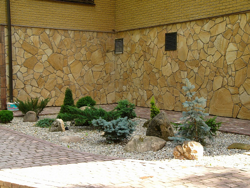 Kamenclub.ru: Песчаник пластушка желтый с разводом под дерево (2 см)  купить в Костроме плитняк желтый с разводами, желтый, рыжий, серый песчаник пластушка рваная ландшафтная 11 000 руб/м3   фото КАМЕНЬ КЛУБ