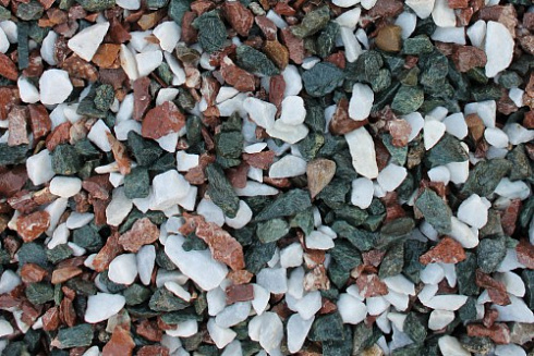 Kamenclub.ru: Мраморная крошка (щебень крошка микс : белый-черный-розовый) фр. 3-5 мм.  купить в Костроме мрамор белый, черный, розовый, разноцветный мраморная каменная крошка декорвтивная 12000 руб/т   фото КАМЕНЬ КЛУБ