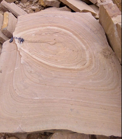 Kamenclub.ru: Форматный камень (плаха) пошаговая дорожка от 70-150 см (4 -12 см)  купить в Костроме плитняк  форматный плаха желтый песчаник 9 000 руб/т   фото КАМЕНЬ КЛУБ