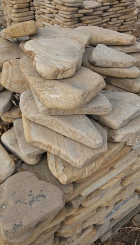 Kamenclub.ru: Песчаник пластушка галтованный желтый с рисунком (3 см)  купить в Костроме плитняк - пластушка желтый песчаник 21000 руб/м3   фото КАМЕНЬ КЛУБ