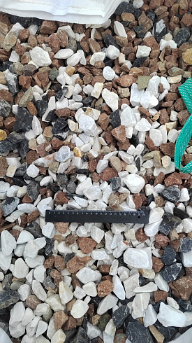 Kamenclub.ru: Мраморная крошка (щебень галтованный микс:белый-зеленый-розовый) фр.20-40 мм.  купить в Костроме мрамор белый, зеленый, розовый мрамор декоративный (галтовка) 15500 руб/т   фото КАМЕНЬ КЛУБ