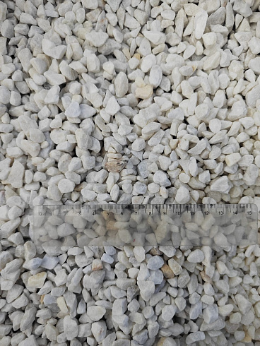 Kamenclub.ru: Мраморная крошка, щебень, цвет-белый, фр. 5-10 мм.  купить в Костроме мрамор белый, айвори, молочный мраморная каменная крошка ландшафтная 12000 руб/т   фото КАМЕНЬ КЛУБ