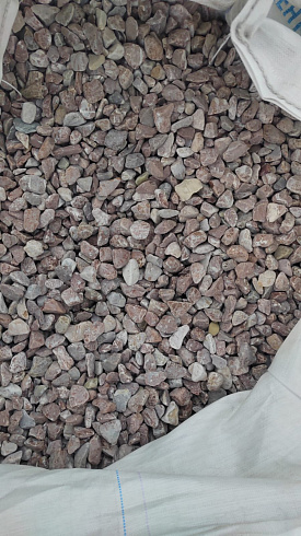 Kamenclub.ru: Мраморная крошка (щебень галтованный розовый) фр.20-40 мм.  купить в Костроме мрамор розовый, красный оголтованный округлый щебень  15000 руб/т   фото КАМЕНЬ КЛУБ
