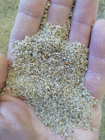 Кварцевый песок для площадок фр. 0,6-1,2 мм.  купить в Костроме фото Камень Клуб