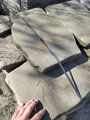 Kamenclub.ru: Песчаник пластушка светло-серый (4,0 - 6,0 см)  купить в Костроме плитняк - пластушка светло-серый песчаник 12600 руб/м3   фото КАМЕНЬ КЛУБ