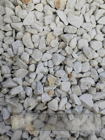 Kamenclub.ru: Мраморная крошка, щебень, цвет-белый, фр. 10-20 мм.  купить в Костроме мрамор белый, молочный айвори каменная ландшафтная декоративная крошка шебня 12000 руб/т   фото КАМЕНЬ КЛУБ