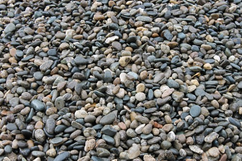 Kamenclub.ru: Галька речная окат (серая) фр.40-60 мм купить  в Костроме галька речная серый бежевый рыжий коричневый округлый речной камень 5000 руб/т   фото КАМЕНЬ КЛУБ