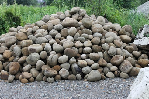 Kamenclub.ru: Песчаник ядра, фр. 100-300 мм  купить в Костроме песчаник бежевый серый рыжий речная галька 5 000 руб/т   фото КАМЕНЬ КЛУБ