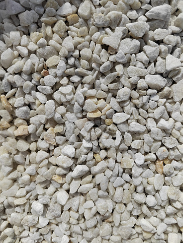 Kamenclub.ru: Мраморная крошка, щебень, цвет-белый, фр. 5-10 мм.  купить в Костроме мрамор белый, айвори, молочный мраморная каменная крошка ландшафтная 12000 руб/т   фото КАМЕНЬ КЛУБ