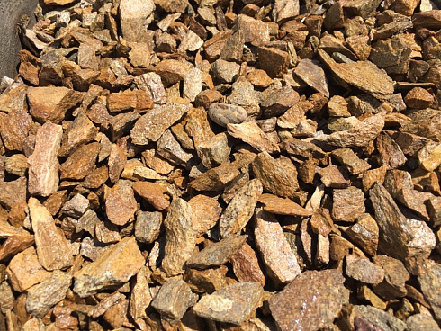 Kamenclub.ru: Щебень крошка желтый (ЗЛАТОЛИТ) фр. 10-20 мм.  купить в Костроме златолит бежевый, золотистый, желтый каменная декоративная крошка щебня златолита 10800 руб/т   фото КАМЕНЬ КЛУБ