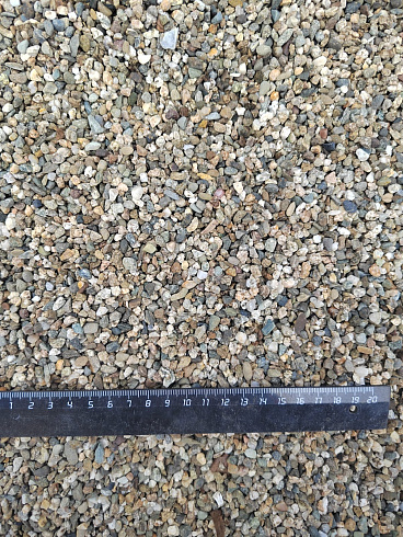 Kamenclub.ru: Галька речная окат (серая) фр.3-5 мм купить  в Костроме галька речная серая бежевый темно-серый окатанный речной камень округлый 9500 руб/т   фото КАМЕНЬ КЛУБ