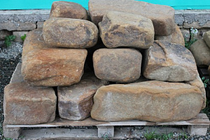 Kamenclub.ru: Песчаник для строительства и кладки (фр. 200-400 мм)  купить в Костроме песчаник бежевый серый рыжий желтый блоки для строительства из песчаника 6500 руб/т   фото КАМЕНЬ КЛУБ