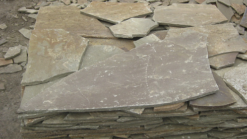 Kamenclub.ru: Песчаник пластушка серо-зеленый (4,0 см- 5,0 см)  купить в Костроме песчаник серо-зеленый, серый, зеленый песчаник рваный ландшафтный колотый 9000 руб/м3   фото КАМЕНЬ КЛУБ