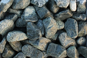 Kamenclub.ru: Щебень галтованный зеленый (змеевик) фр. 50-100 мм.  купить в Костроме галтовка мраморная зеленый, салатовый мрамор 12 500 руб/т   фото КАМЕНЬ КЛУБ